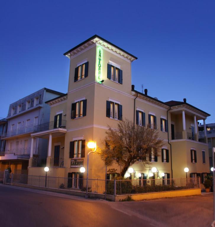 Hotel La Torre Rimini Exteriör bild