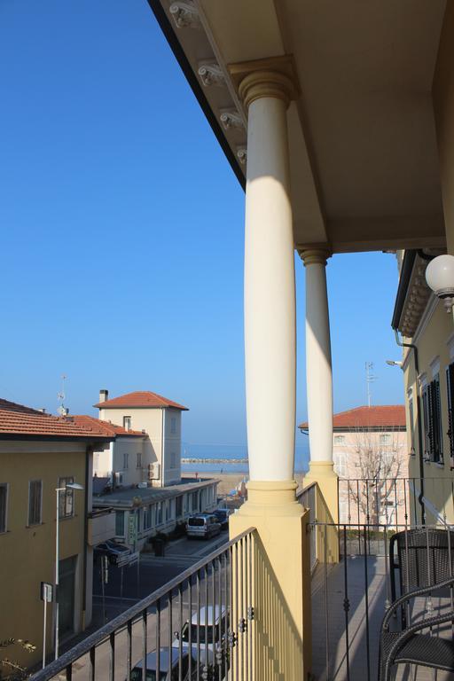 Hotel La Torre Rimini Exteriör bild