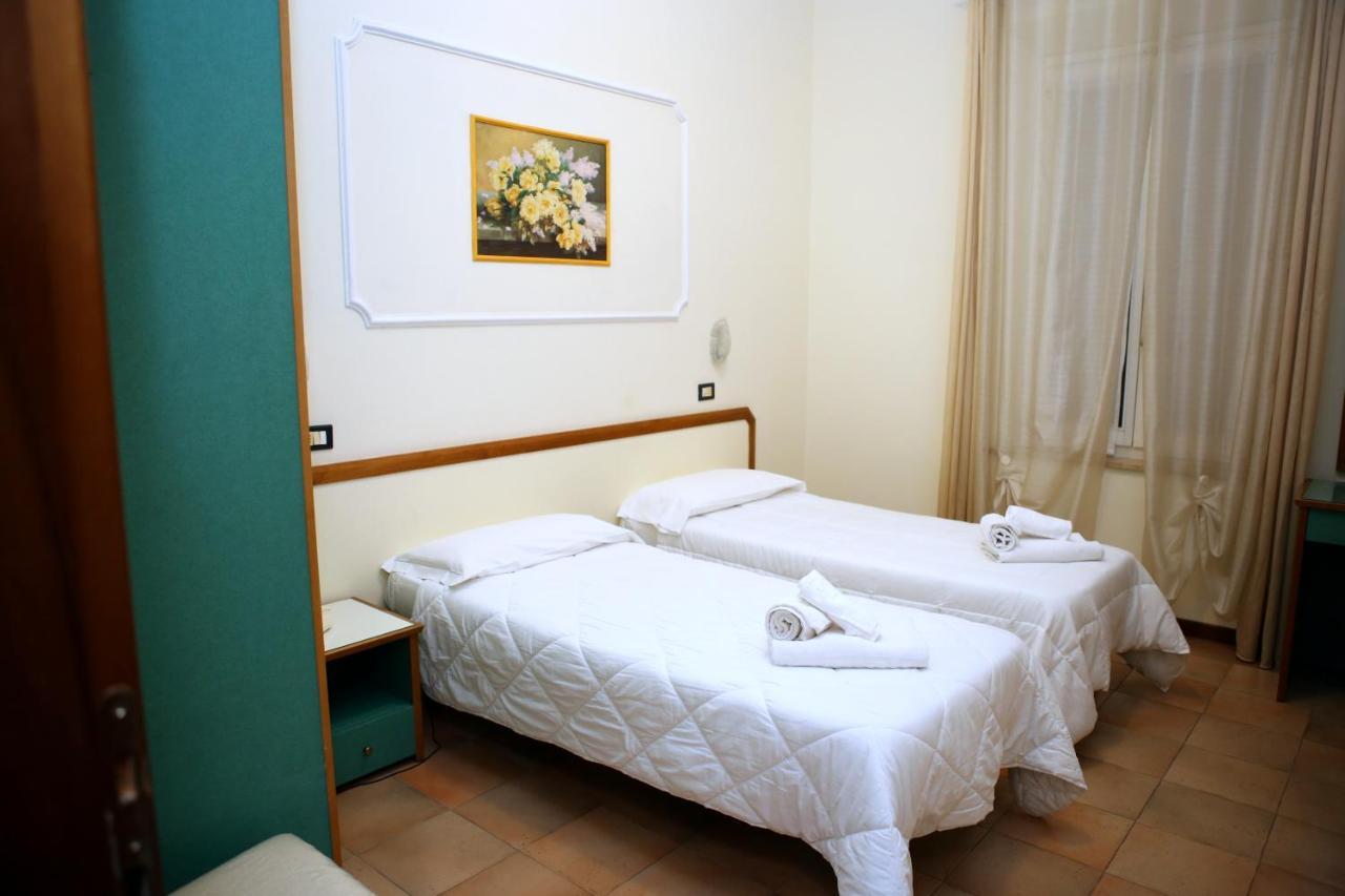 Hotel La Torre Rimini Exteriör bild