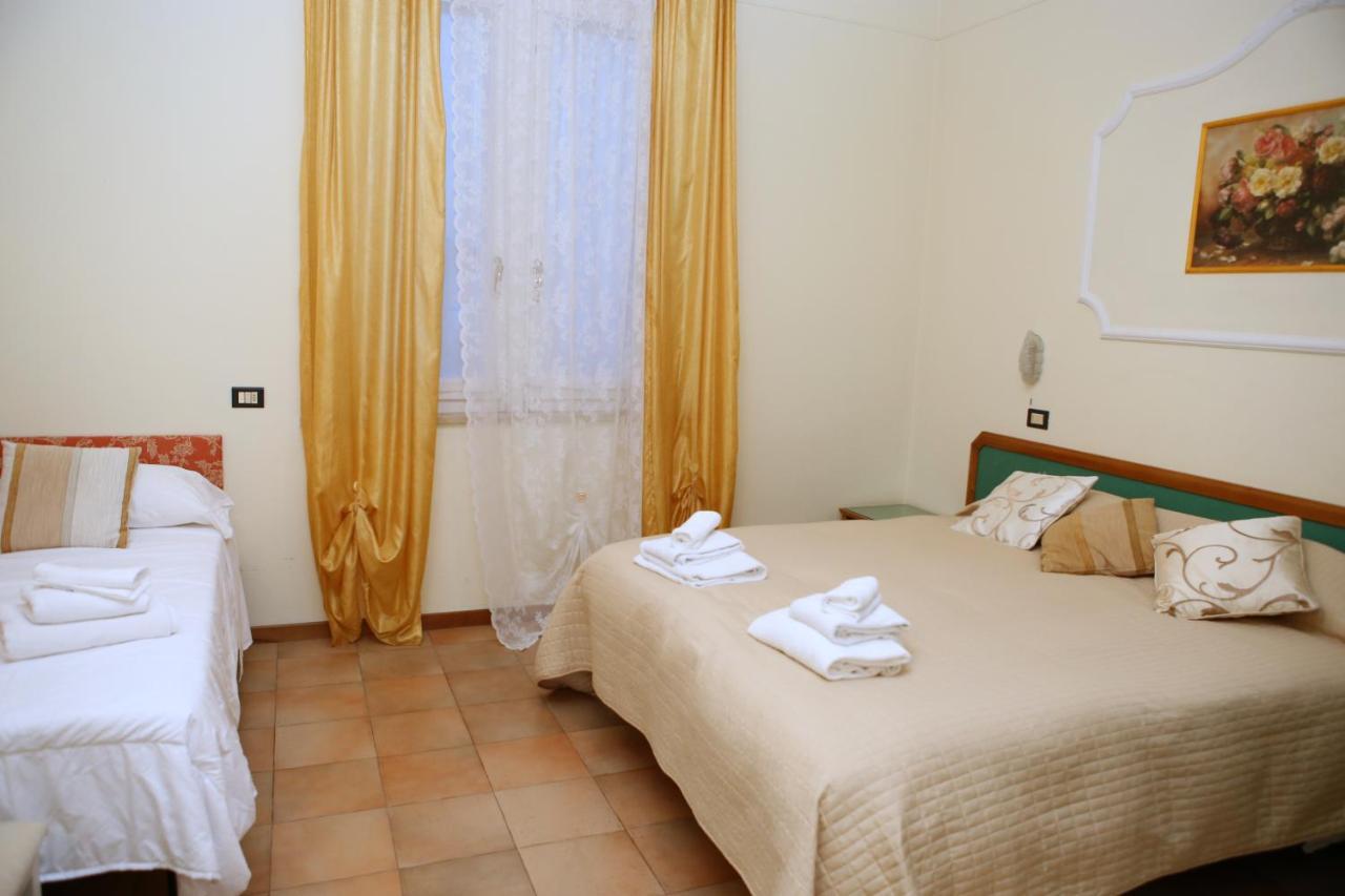 Hotel La Torre Rimini Exteriör bild