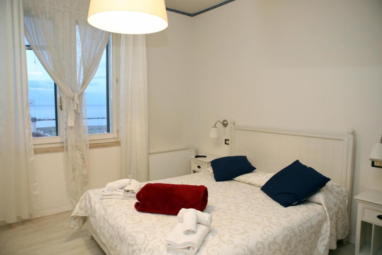 Hotel La Torre Rimini Exteriör bild