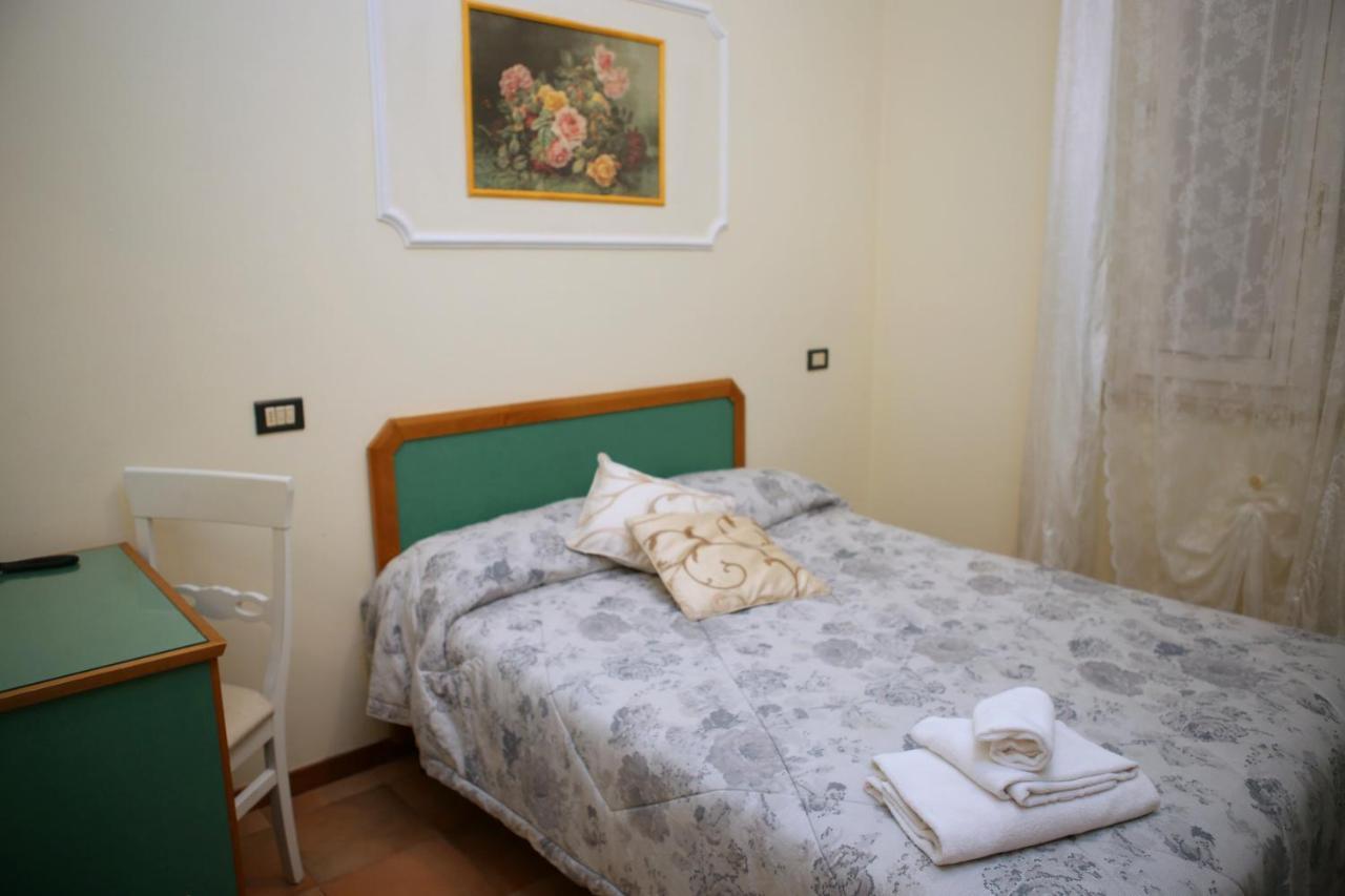 Hotel La Torre Rimini Exteriör bild