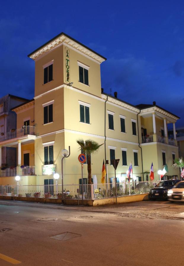 Hotel La Torre Rimini Exteriör bild