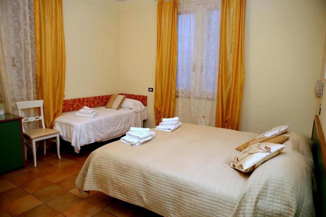 Hotel La Torre Rimini Exteriör bild