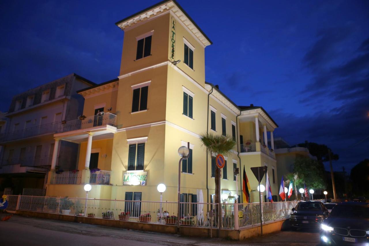 Hotel La Torre Rimini Exteriör bild