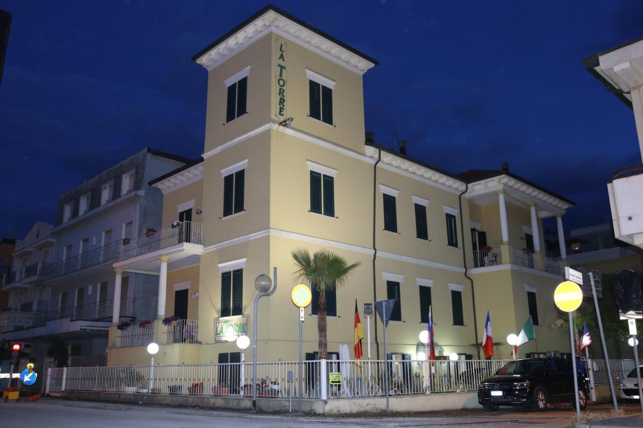 Hotel La Torre Rimini Exteriör bild