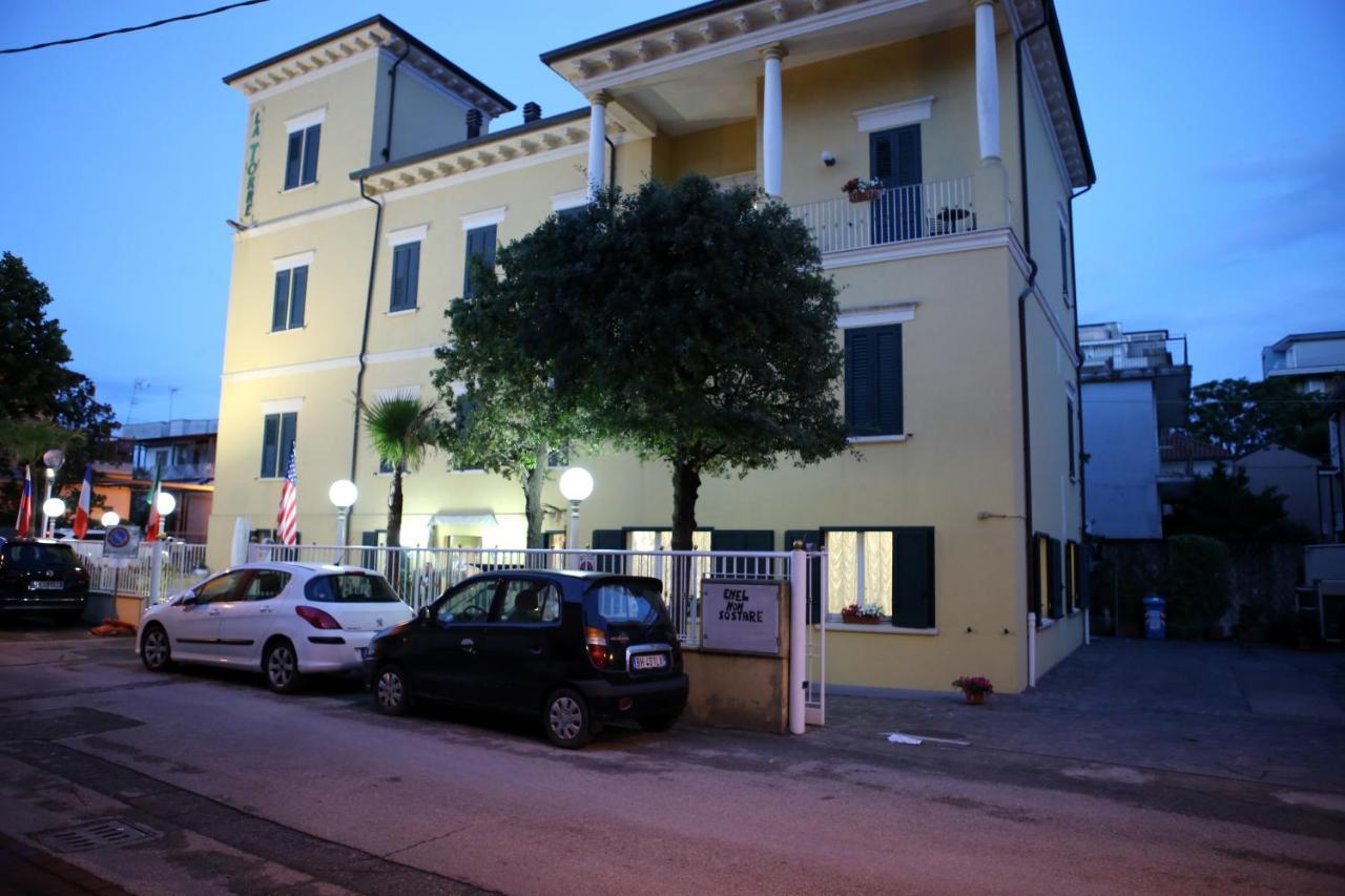 Hotel La Torre Rimini Exteriör bild