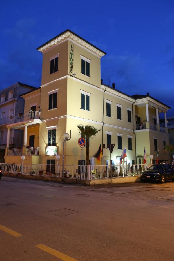 Hotel La Torre Rimini Exteriör bild